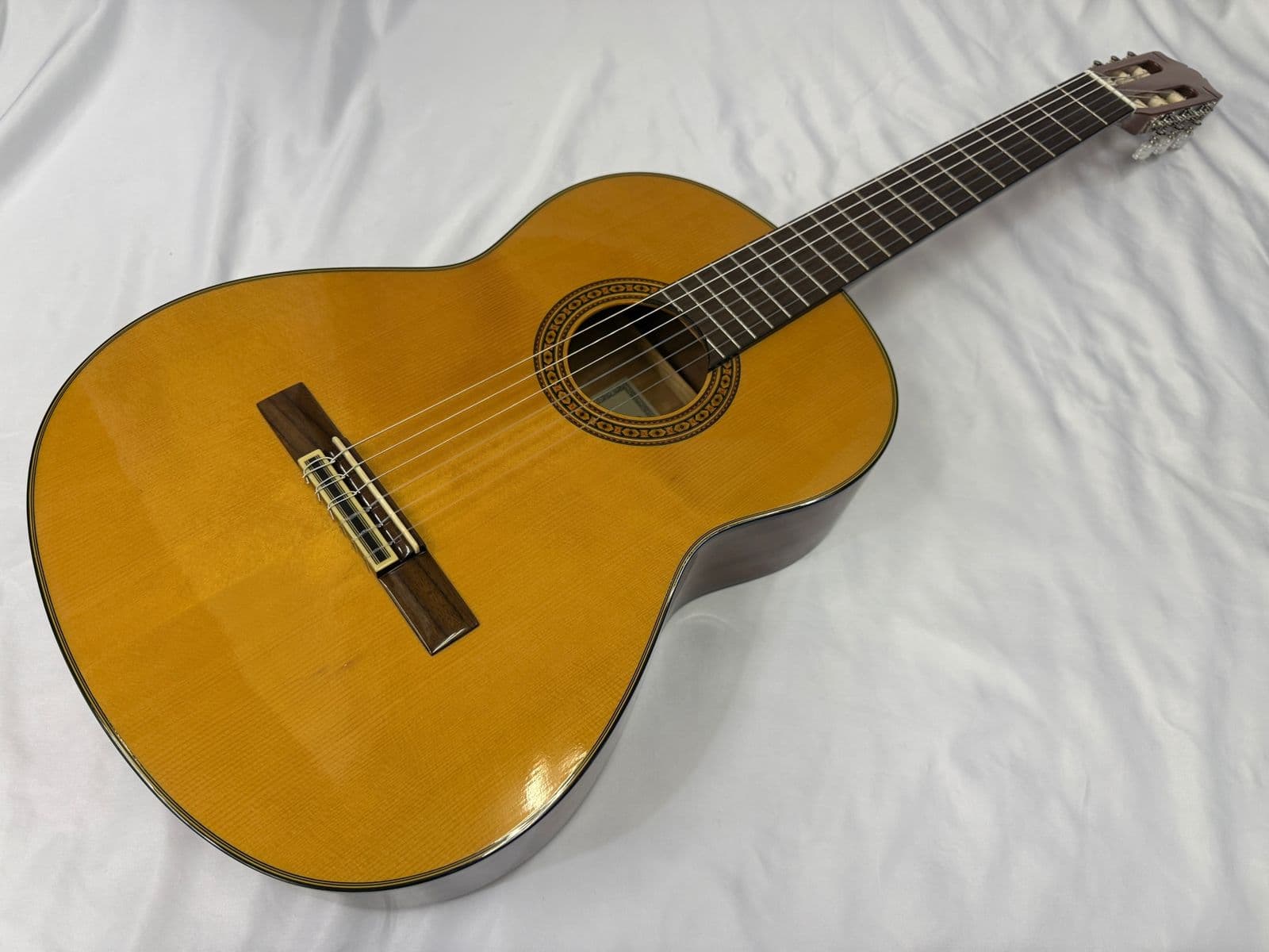 Guitarra clásica YAMAHA CG-131S
